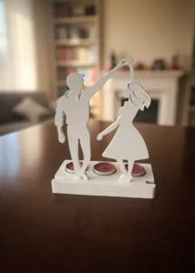 γαμηλιο ζευγαρι που χορευει